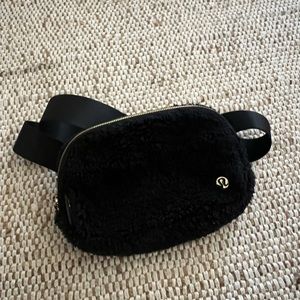 lululemon everywhere sherpa belt bag
